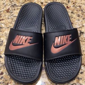 Nike - Benassi Slides